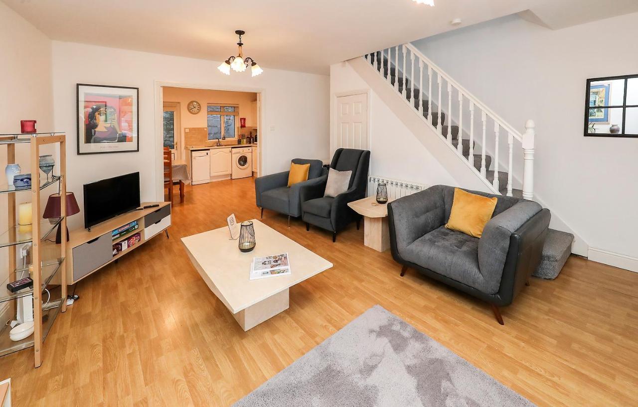 Two Bedroom Townhouse In The Heart Of Dungarvan Дангарван Экстерьер фото