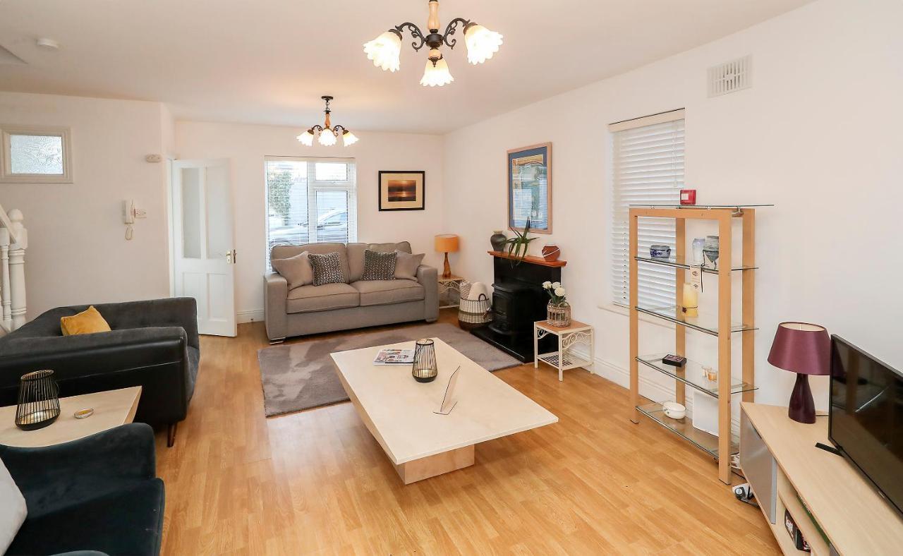 Two Bedroom Townhouse In The Heart Of Dungarvan Дангарван Экстерьер фото